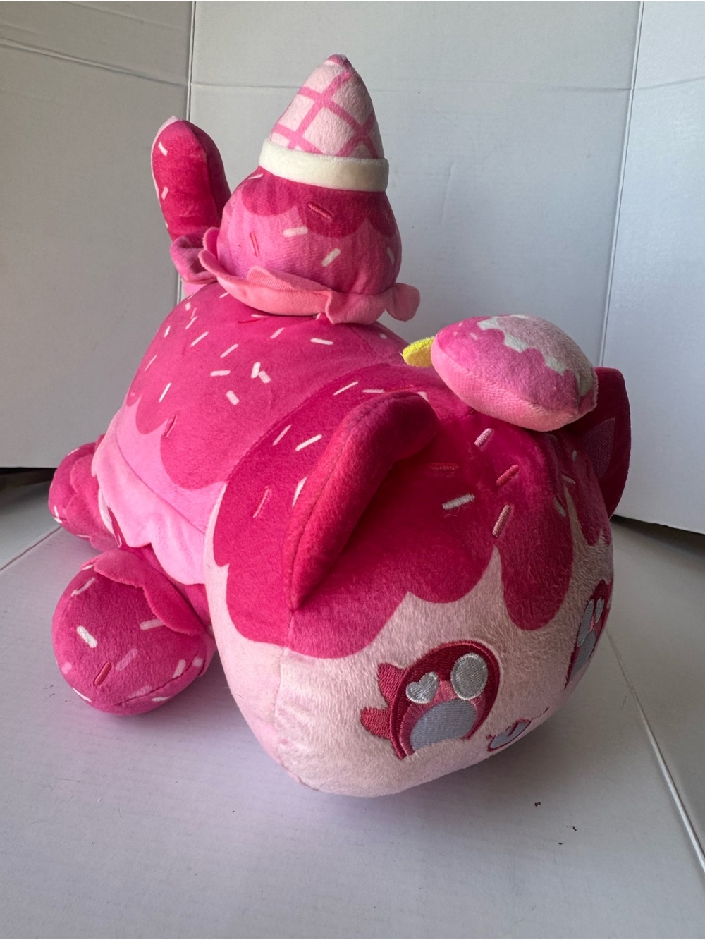 Aphmau MeeMeows Ice Cream Plush Large Strawberry Cat 11 inch